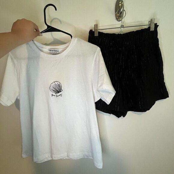 NWT Charlie holiday US size 6 White and black shell graphic tee and shorts set - Picture 1 of 8